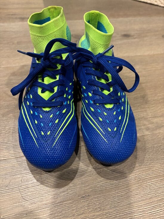 Dream Pairs Other - Dream Pairs youth soccer cleats toddler kids size 11 neon green blue shoe